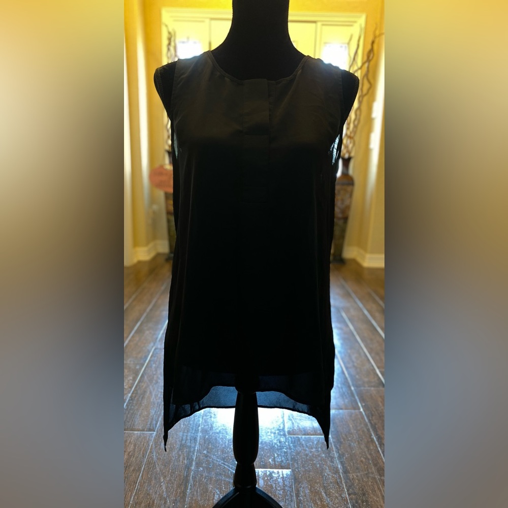 Worthington- Black Sleeveless V-Neck Blouse